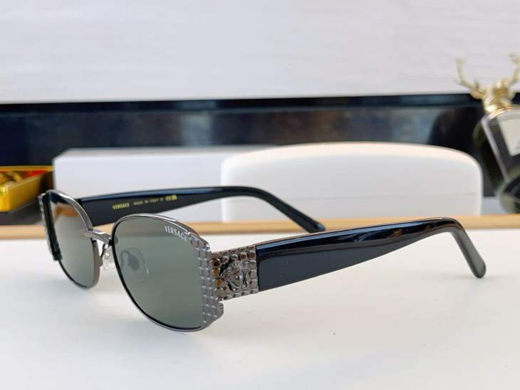 Picture of Versace Sunglasses _SKUfw80049154fw